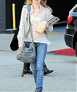 EMMAROBERTS_DOCTORS_APPOINTMENT_THEN_GRABBING_SOME_MAGAZINES_MARCH_284529.jpg