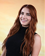 iheartemmaroberts_coachella25_revolve_281629.jpg