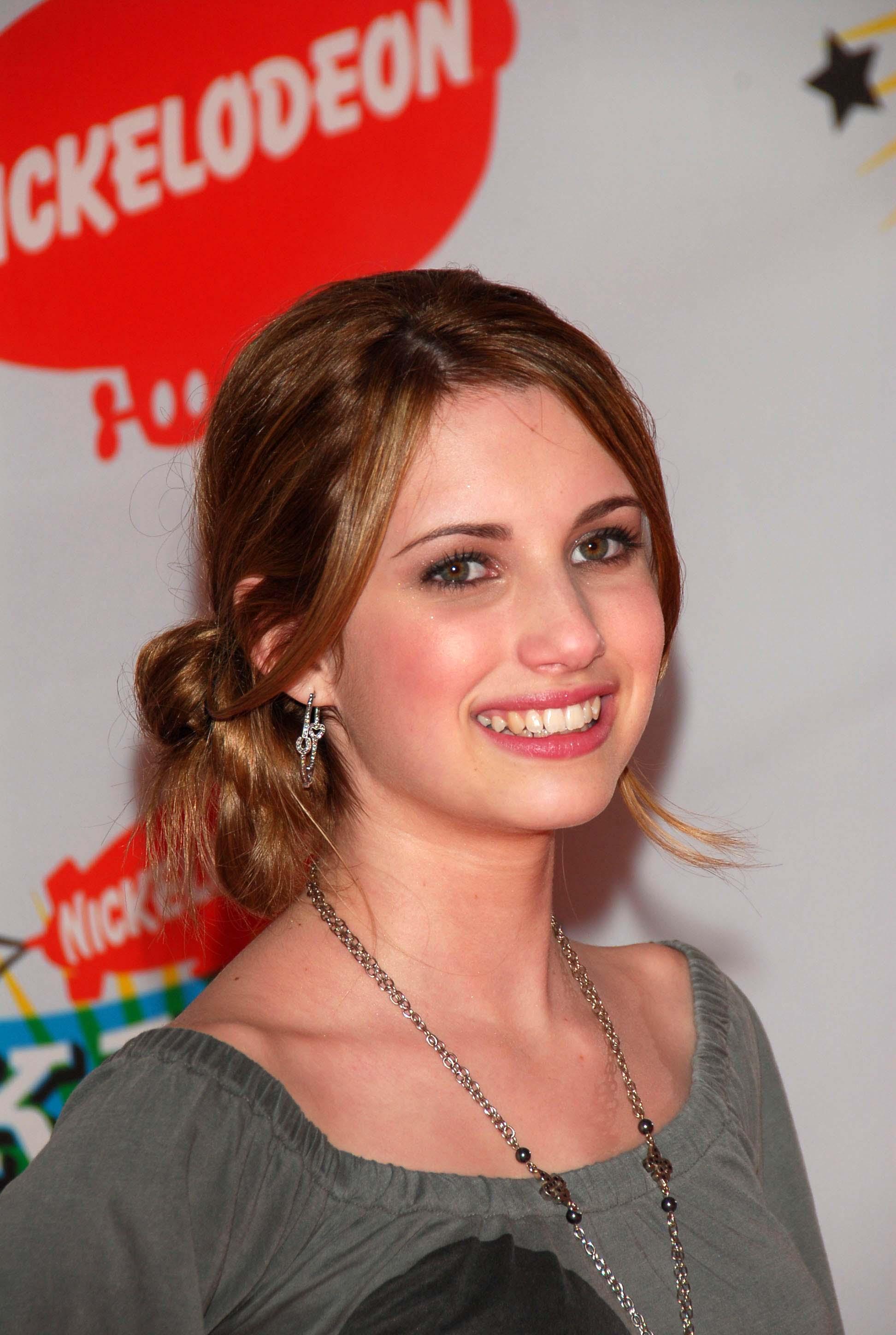 19thAnnualKidsChoiceAwards_OrangeCarpet06_28329.jpg