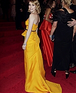 Schiaparelli_METGala_Arrivals_IHER_282929.jpg