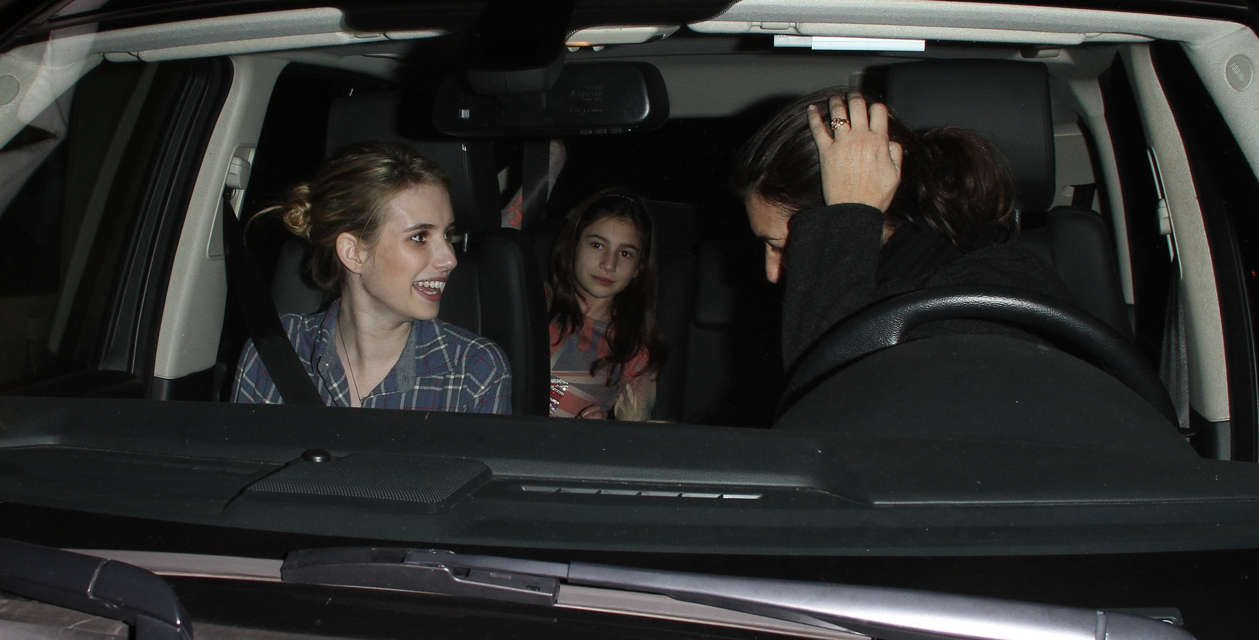 EmmaRoberts_NobuRestaurant_LosAngeles_January_2011_281129.jpg