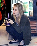 EmmaRoberts_Shopping_LosAngeles_January_2011_283929.jpg