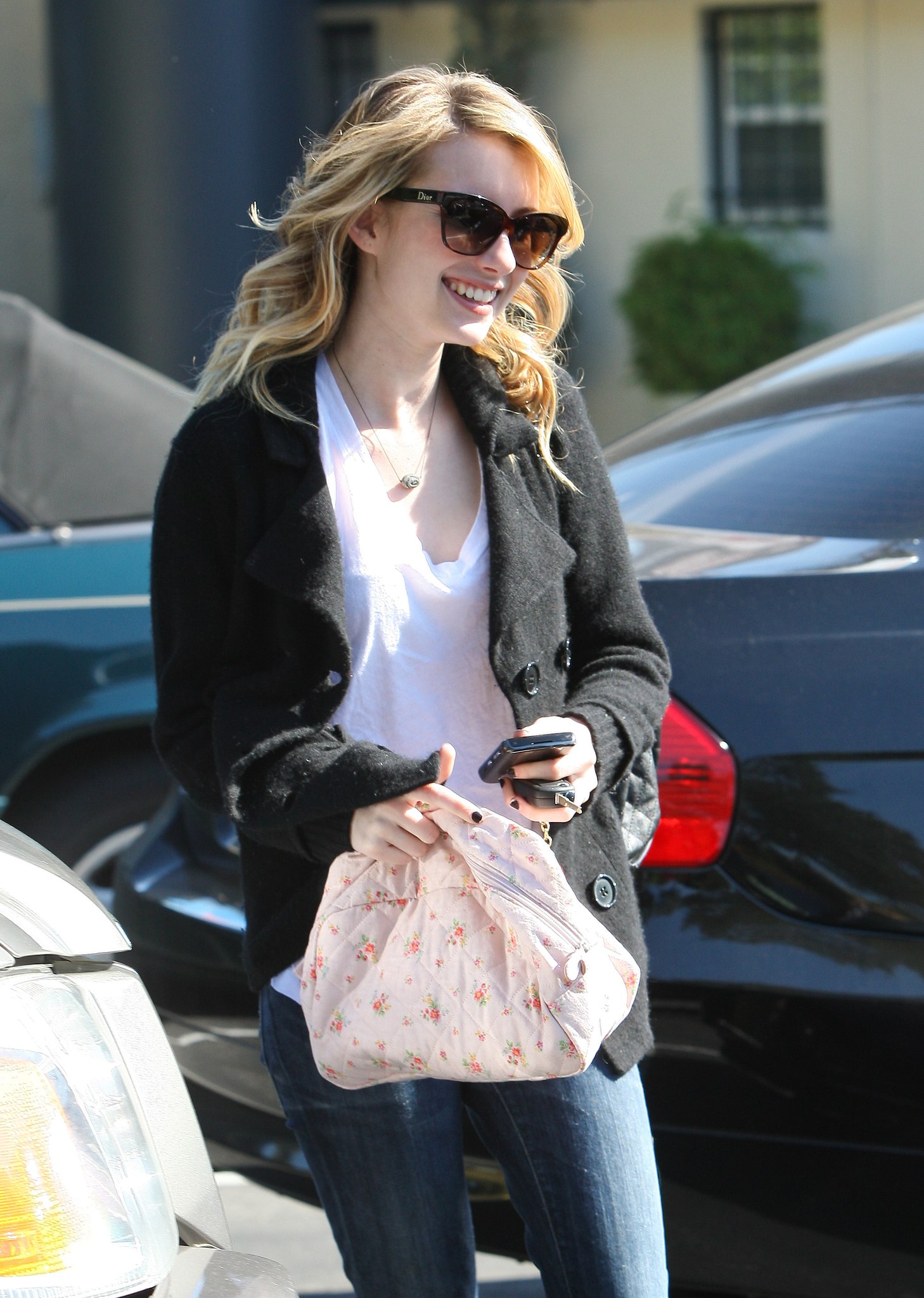 EmmaRoberts_AtASalon_Hollywood_February_2011_281229.jpg