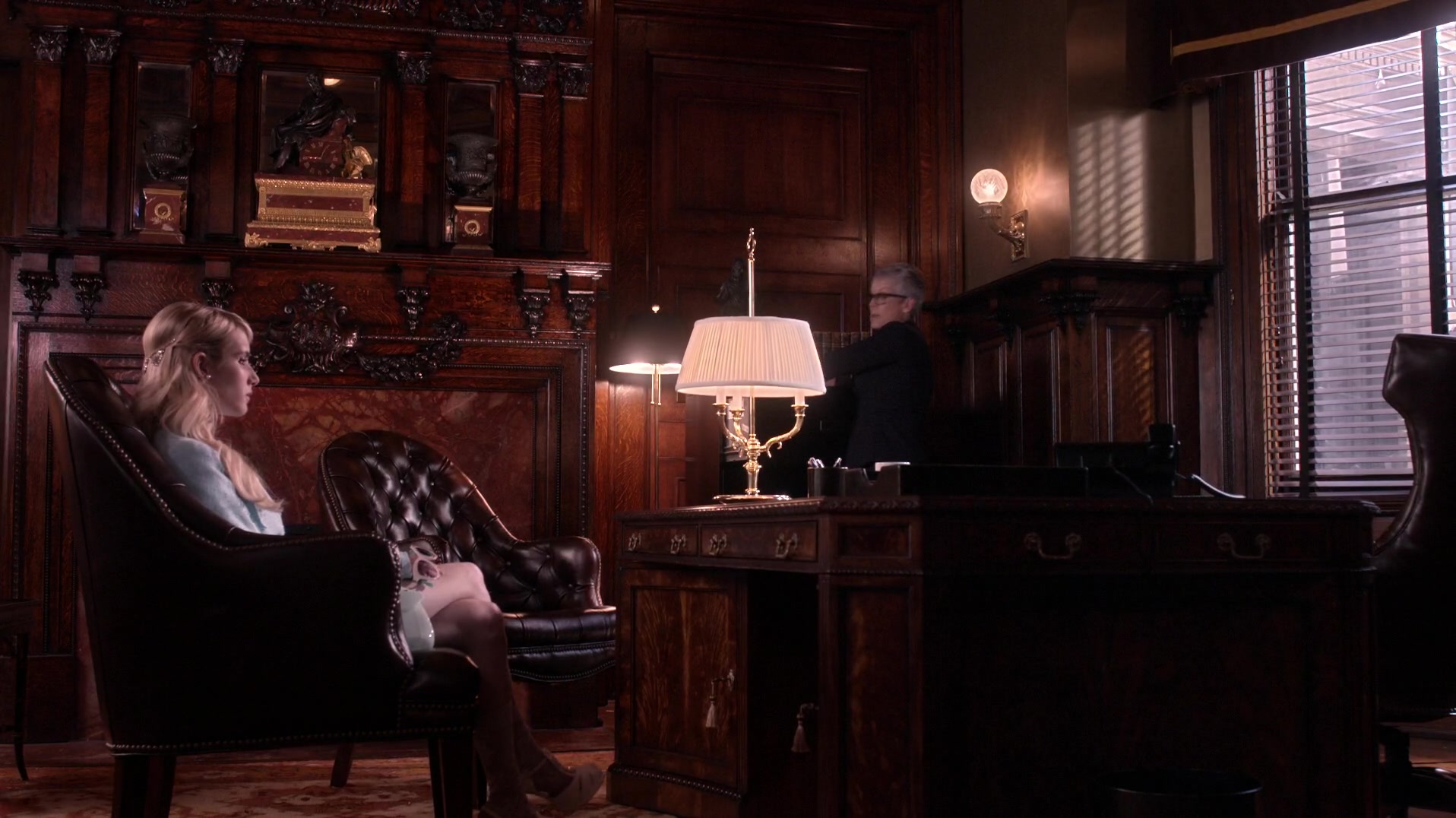 Scream_Queens_2015_S01E01E02_Pilot-Hell_Week_1080p_WEB-DL_DD5_1_H_264-NTb_00841.jpg