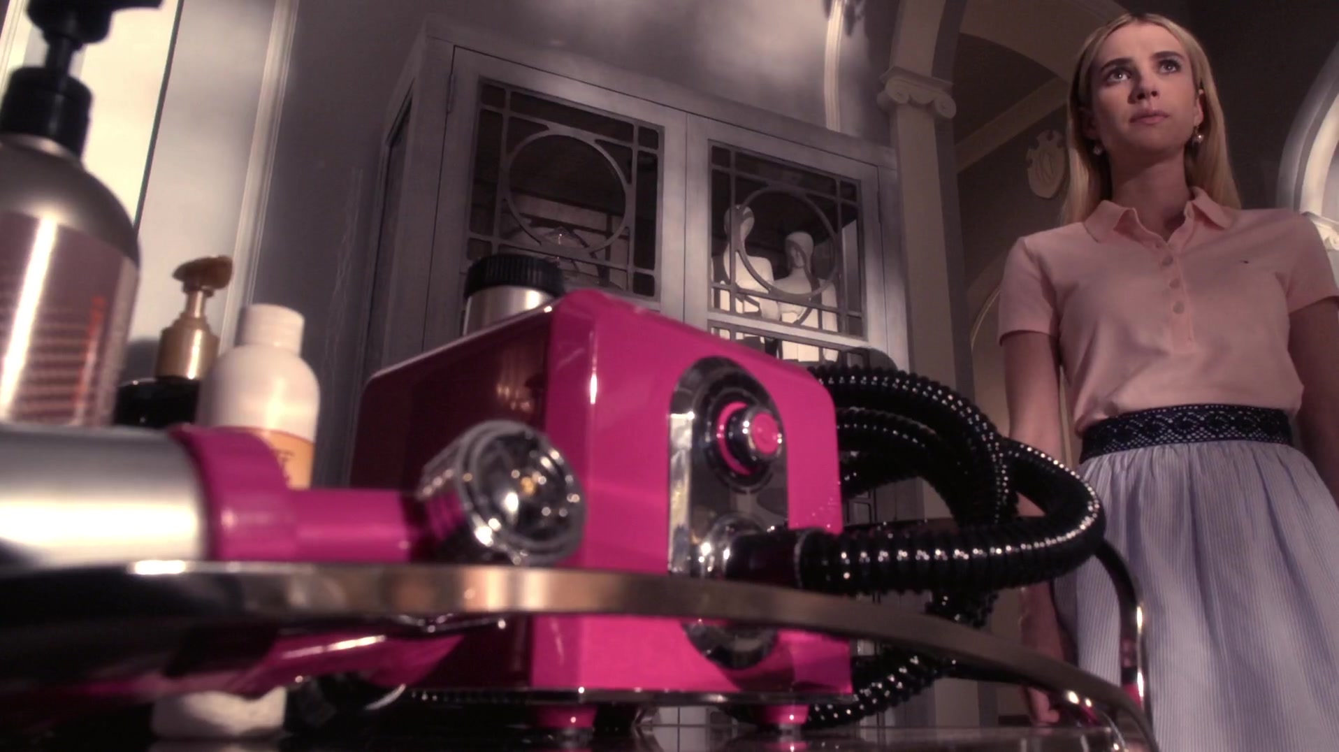 Scream_Queens_2015_S01E01E02_Pilot-Hell_Week_1080p_WEB-DL_DD5_1_H_264-NTb_01026.jpg