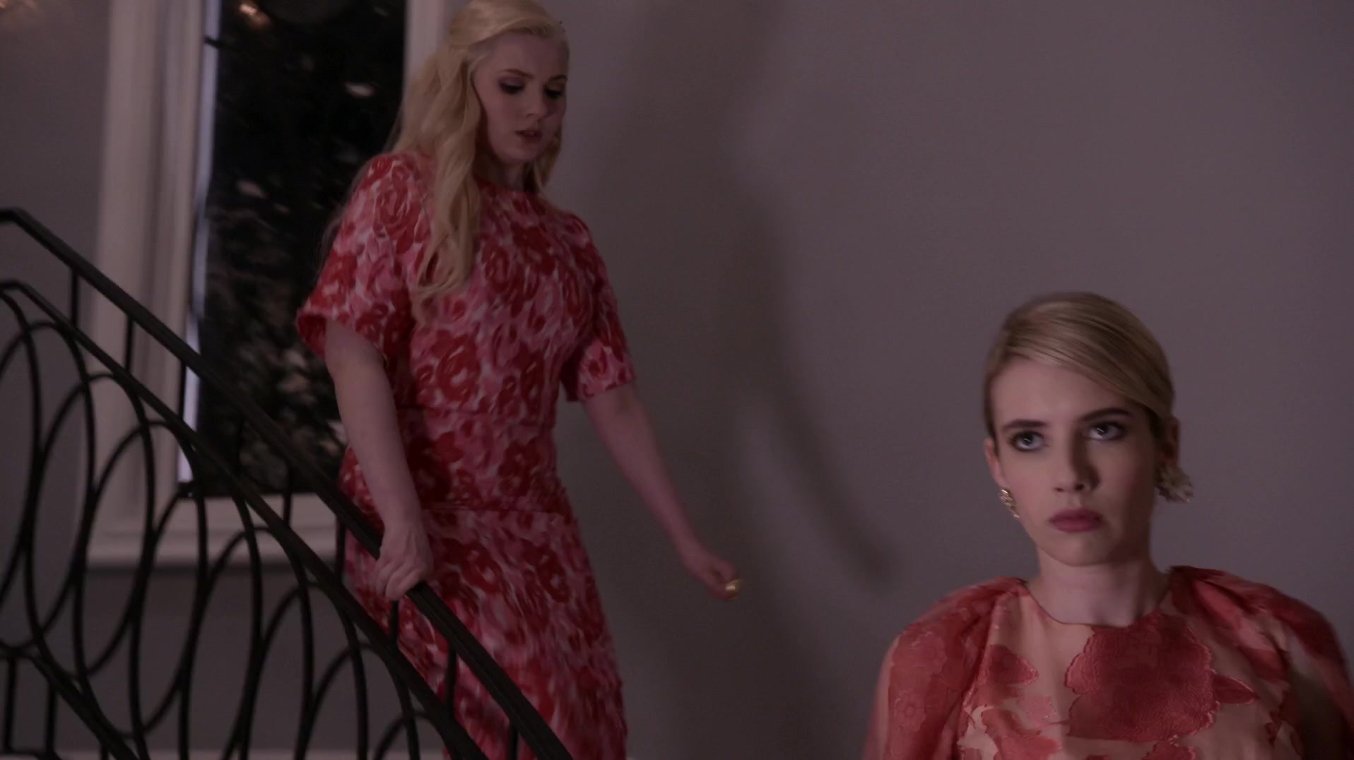 Scream_Queens_2015_S01E01E02_Pilot-Hell_Week_1080p_WEB-DL_DD5_1_H_264-NTb_02500.jpg
