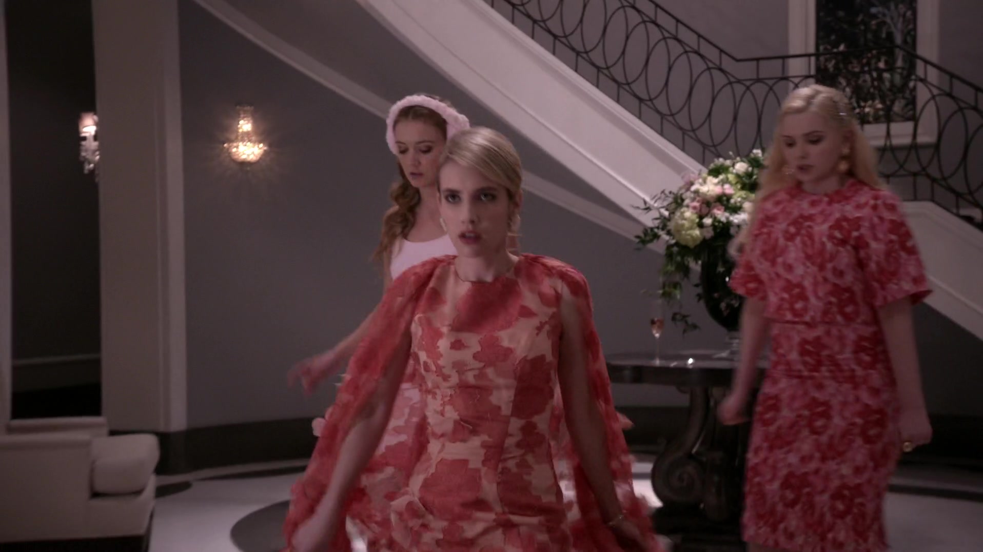 Scream_Queens_2015_S01E01E02_Pilot-Hell_Week_1080p_WEB-DL_DD5_1_H_264-NTb_02509.jpg