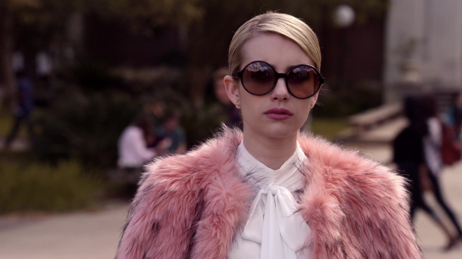 Scream_Queens_2015_S01E01E02_Pilot-Hell_Week_1080p_WEB-DL_DD5_1_H_264-NTb_02839.jpg