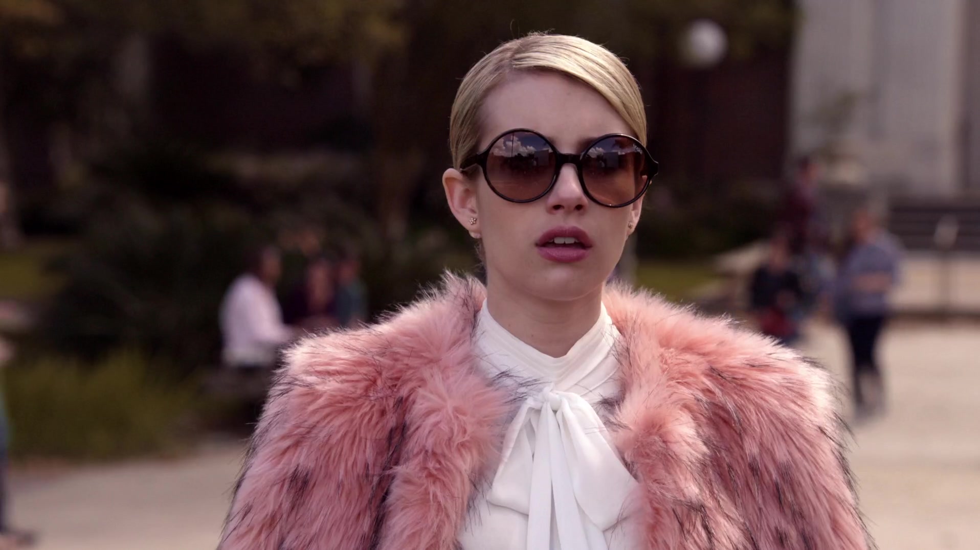 Scream_Queens_2015_S01E01E02_Pilot-Hell_Week_1080p_WEB-DL_DD5_1_H_264-NTb_02856.jpg