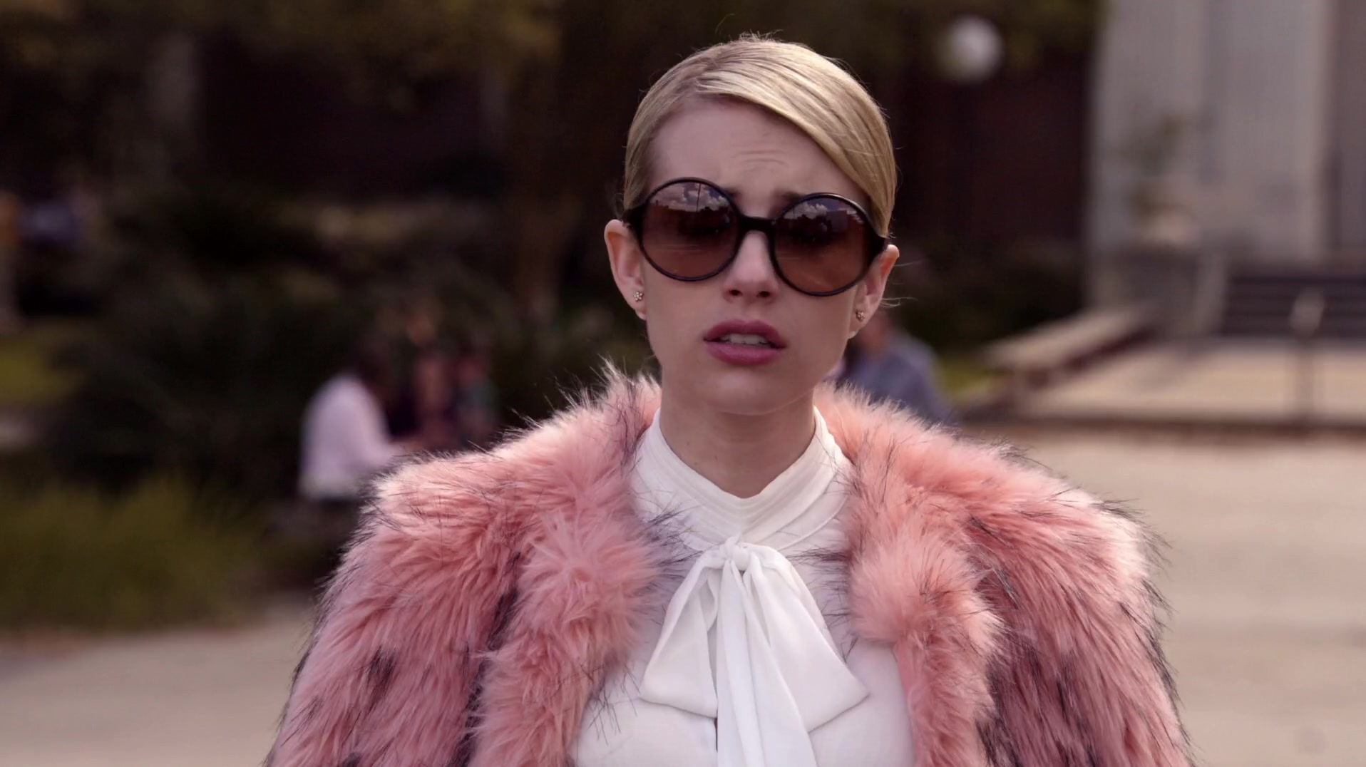 Scream_Queens_2015_S01E01E02_Pilot-Hell_Week_1080p_WEB-DL_DD5_1_H_264-NTb_02865.jpg