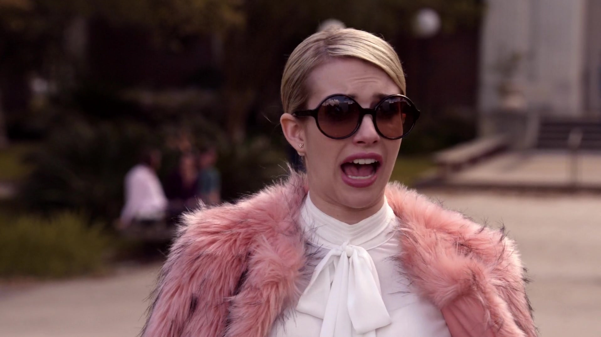 Scream_Queens_2015_S01E01E02_Pilot-Hell_Week_1080p_WEB-DL_DD5_1_H_264-NTb_02910.jpg