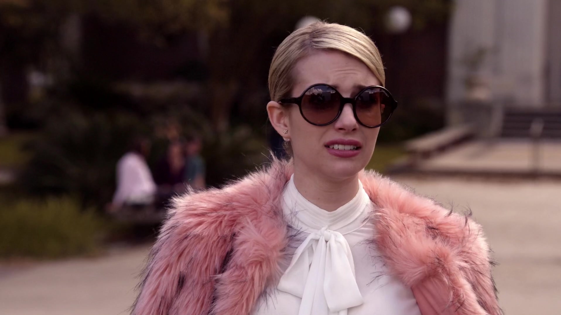 Scream_Queens_2015_S01E01E02_Pilot-Hell_Week_1080p_WEB-DL_DD5_1_H_264-NTb_02911.jpg