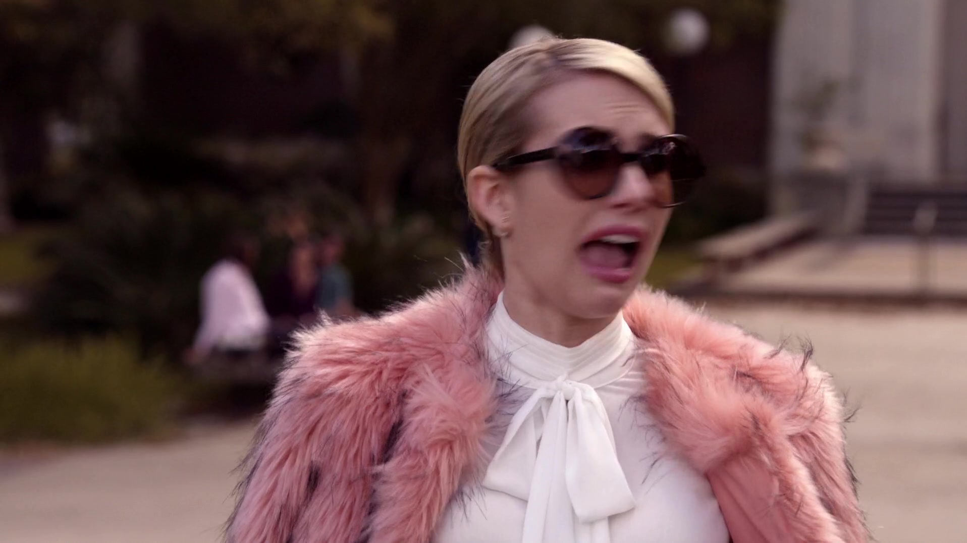 Scream_Queens_2015_S01E01E02_Pilot-Hell_Week_1080p_WEB-DL_DD5_1_H_264-NTb_02912.jpg