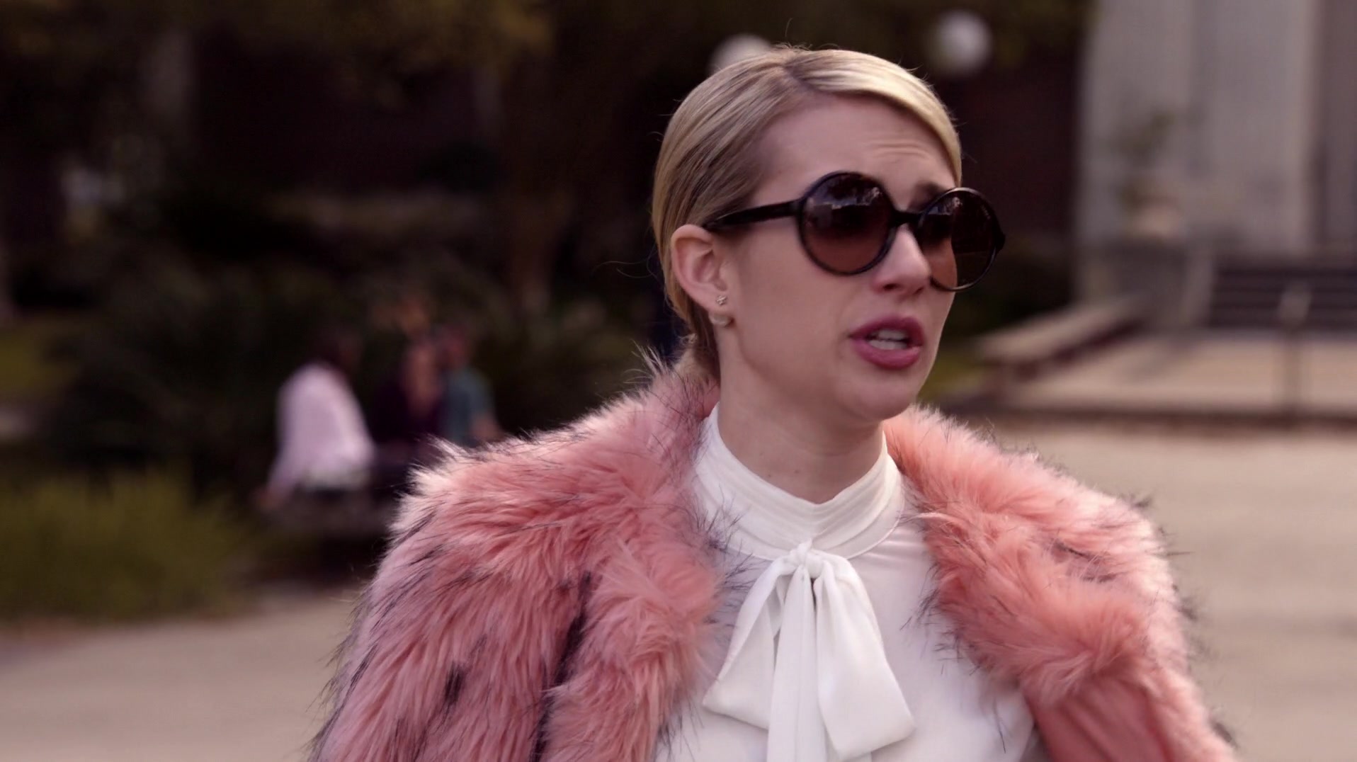 Scream_Queens_2015_S01E01E02_Pilot-Hell_Week_1080p_WEB-DL_DD5_1_H_264-NTb_02913.jpg