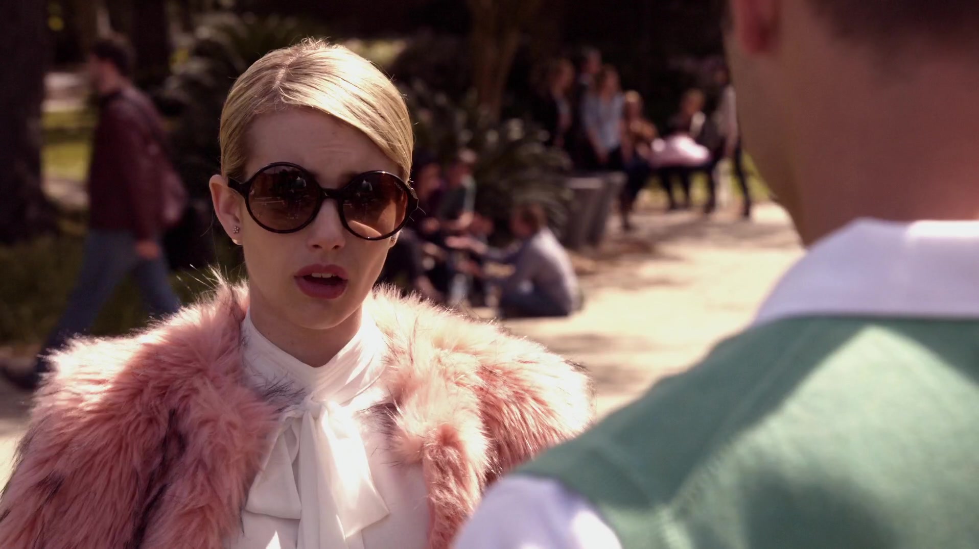 Scream_Queens_2015_S01E01E02_Pilot-Hell_Week_1080p_WEB-DL_DD5_1_H_264-NTb_03032.jpg