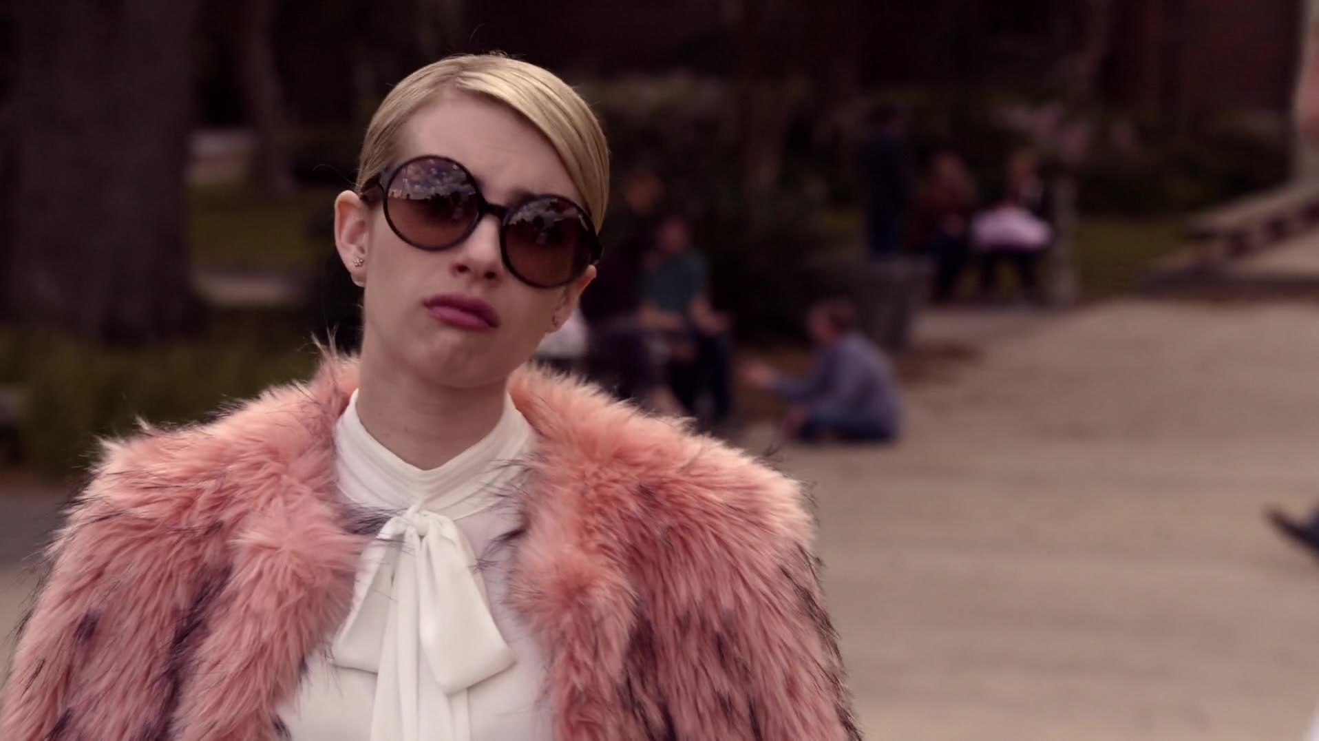 Scream_Queens_2015_S01E01E02_Pilot-Hell_Week_1080p_WEB-DL_DD5_1_H_264-NTb_03079.jpg