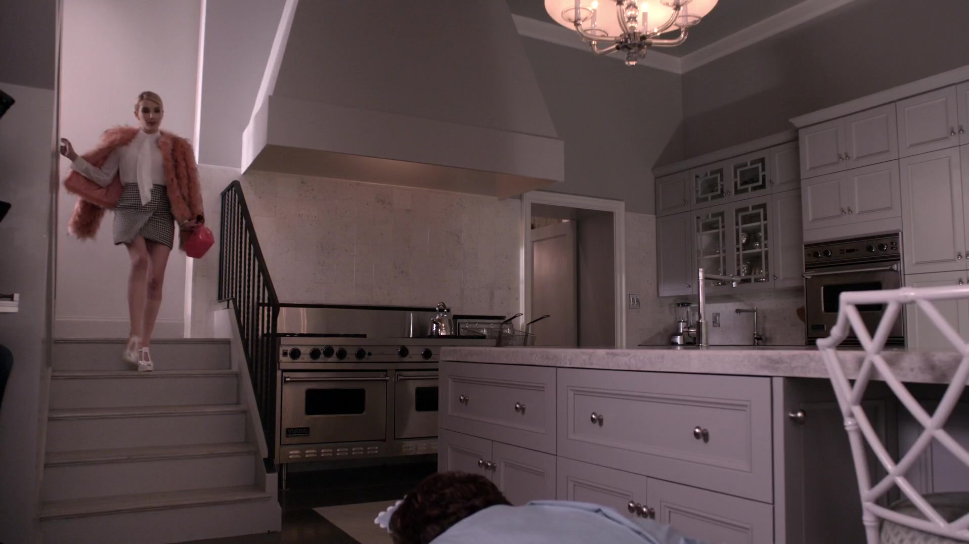 Scream_Queens_2015_S01E01E02_Pilot-Hell_Week_1080p_WEB-DL_DD5_1_H_264-NTb_03140.jpg