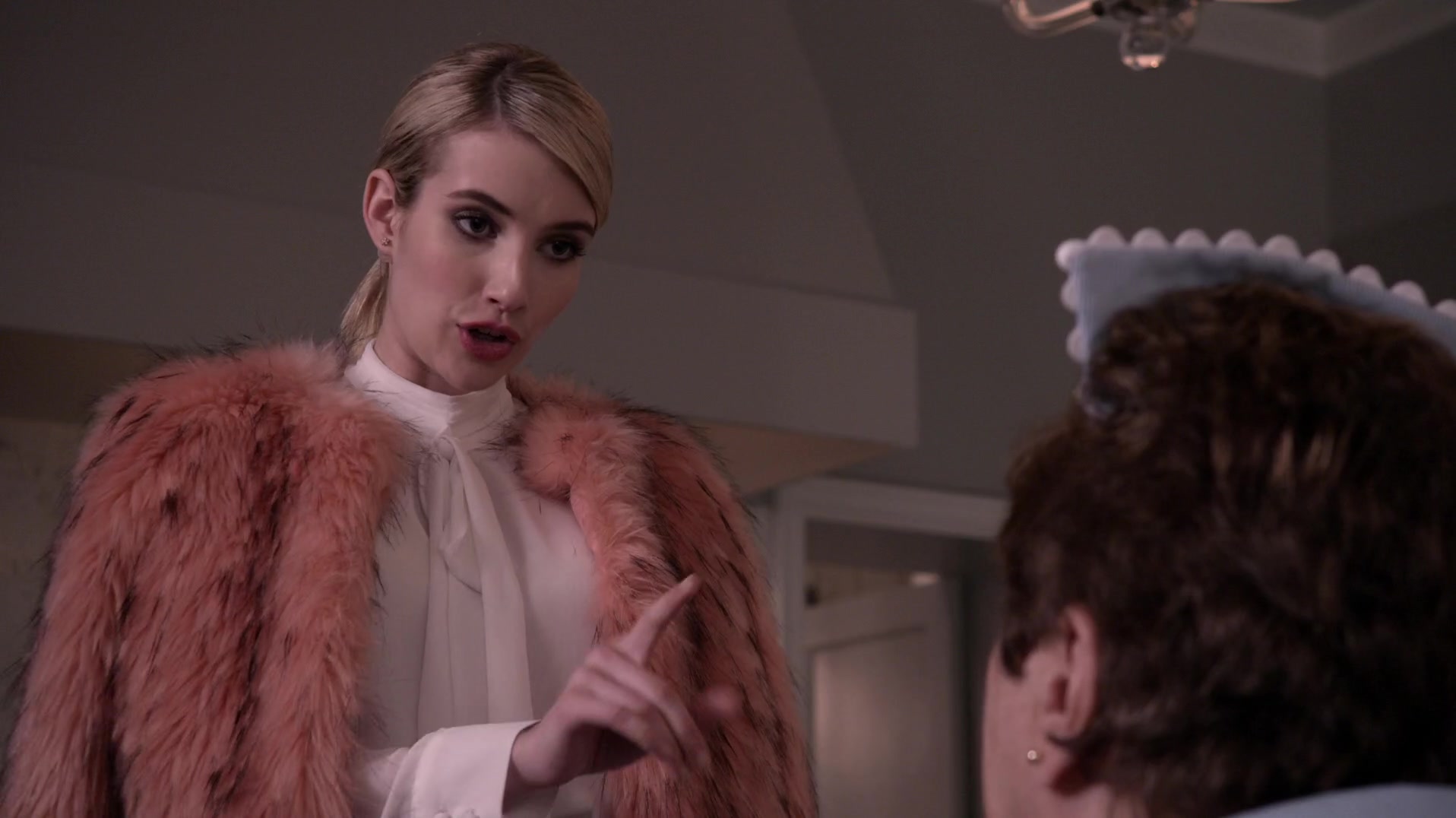 Scream_Queens_2015_S01E01E02_Pilot-Hell_Week_1080p_WEB-DL_DD5_1_H_264-NTb_03174.jpg