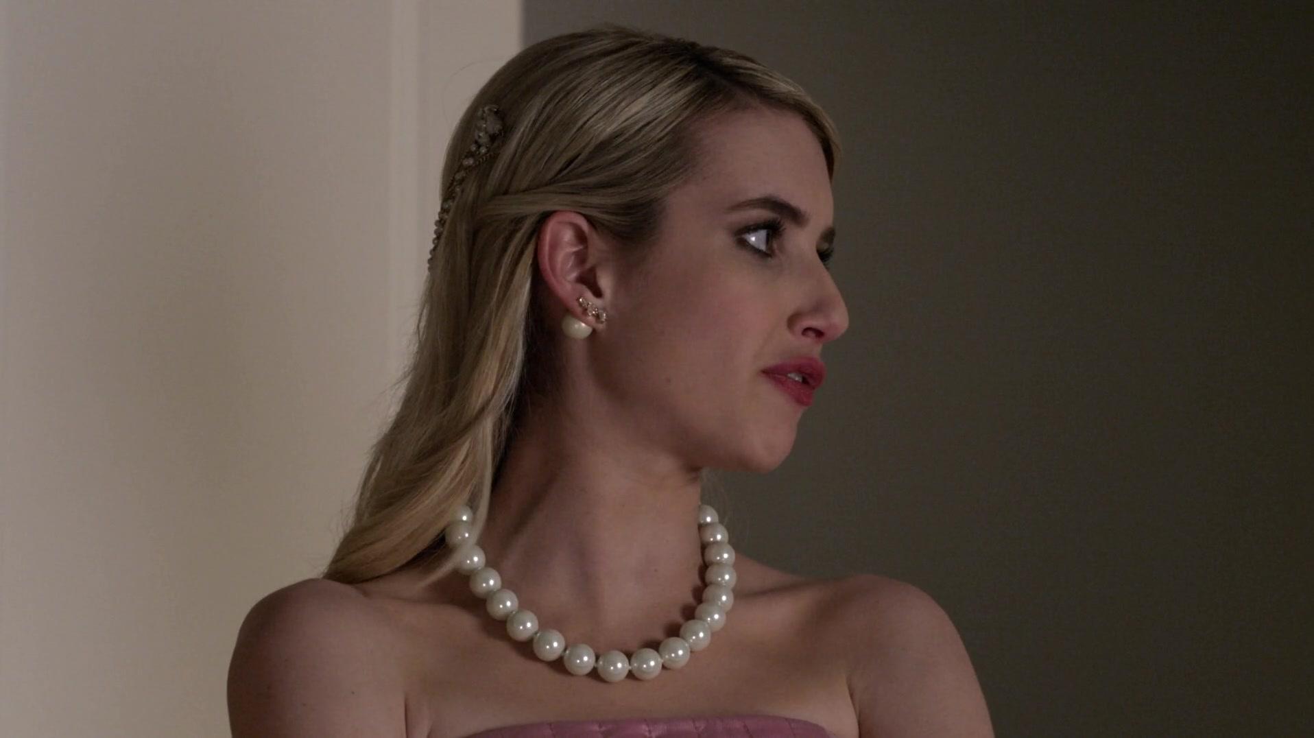 Scream_Queens_2015_S01E01E02_Pilot-Hell_Week_1080p_WEB-DL_DD5_1_H_264-NTb_07171.jpg