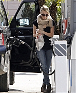 EmmaRoberts_GasStation_WestHollywood_2011_28929.jpg
