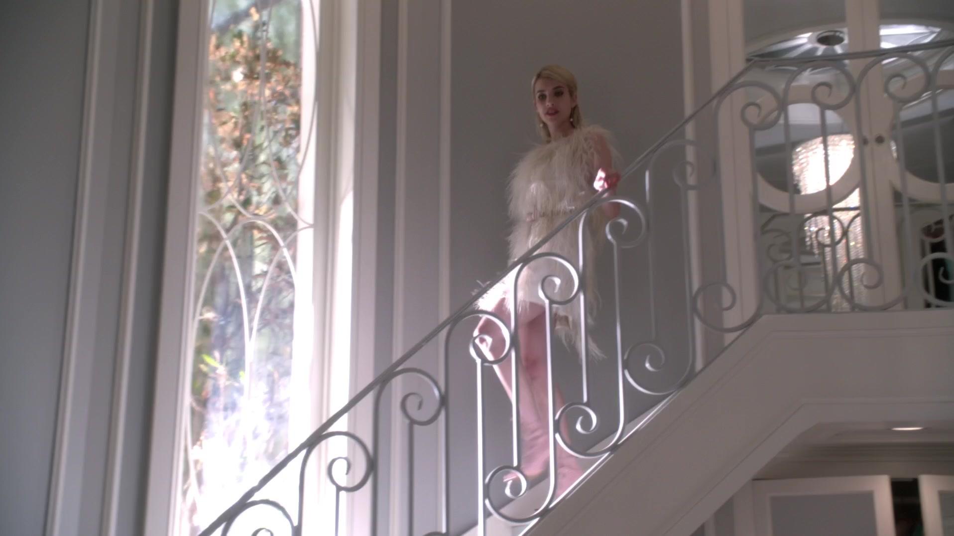Scream_Queens_2015_S01E03_Chainsaw_1080p__2800.jpg