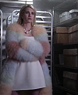 Scream_Queens_2015_S01E03_Chainsaw_1080p__0304.jpg
