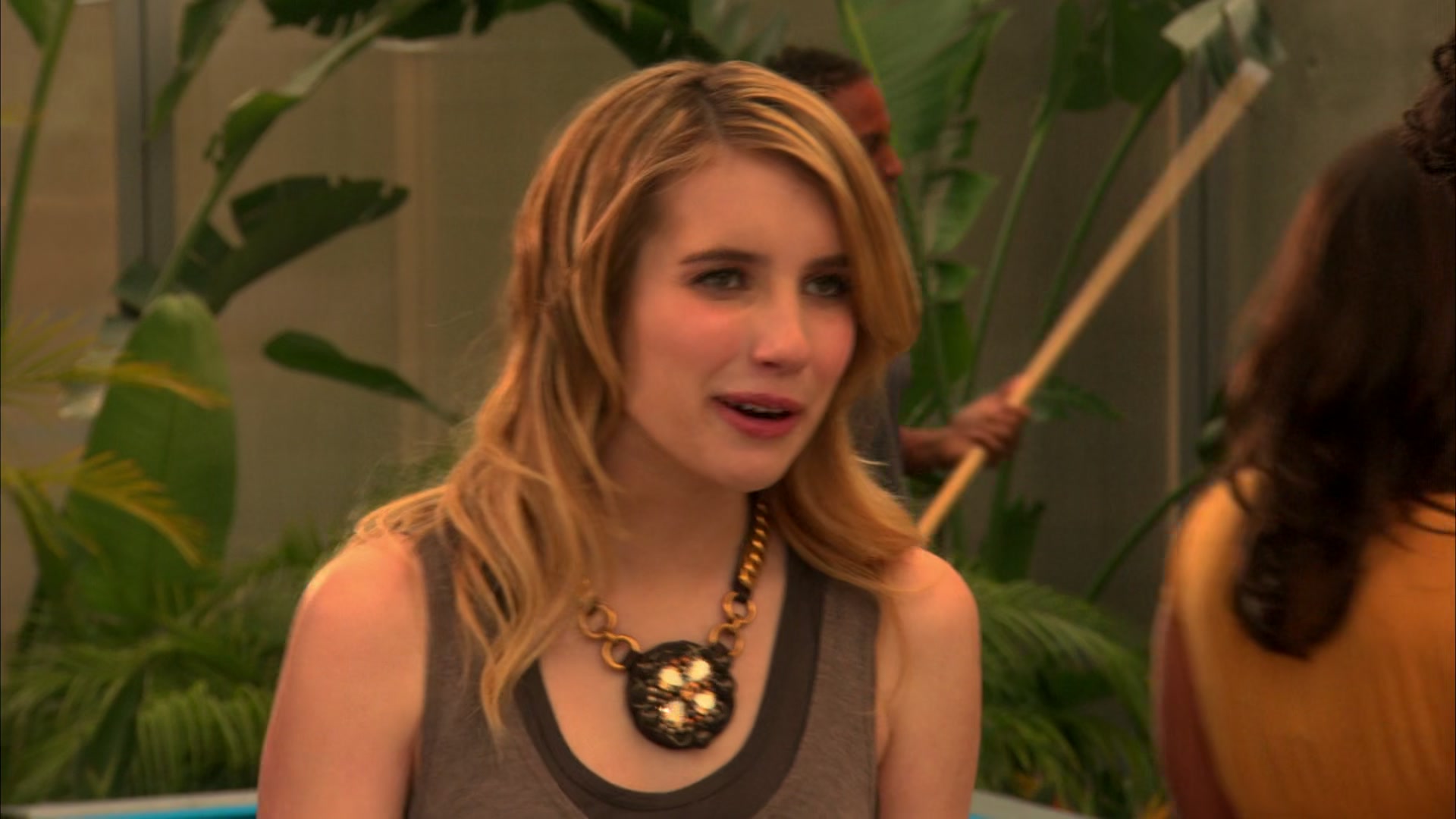 Jonas_S02E01_House_Party_1080p_001887.jpg