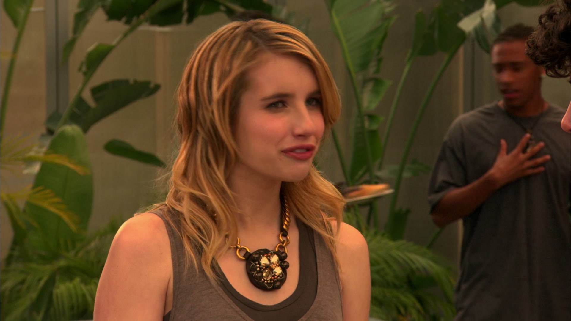 Jonas_S02E01_House_Party_1080p_001901.jpg