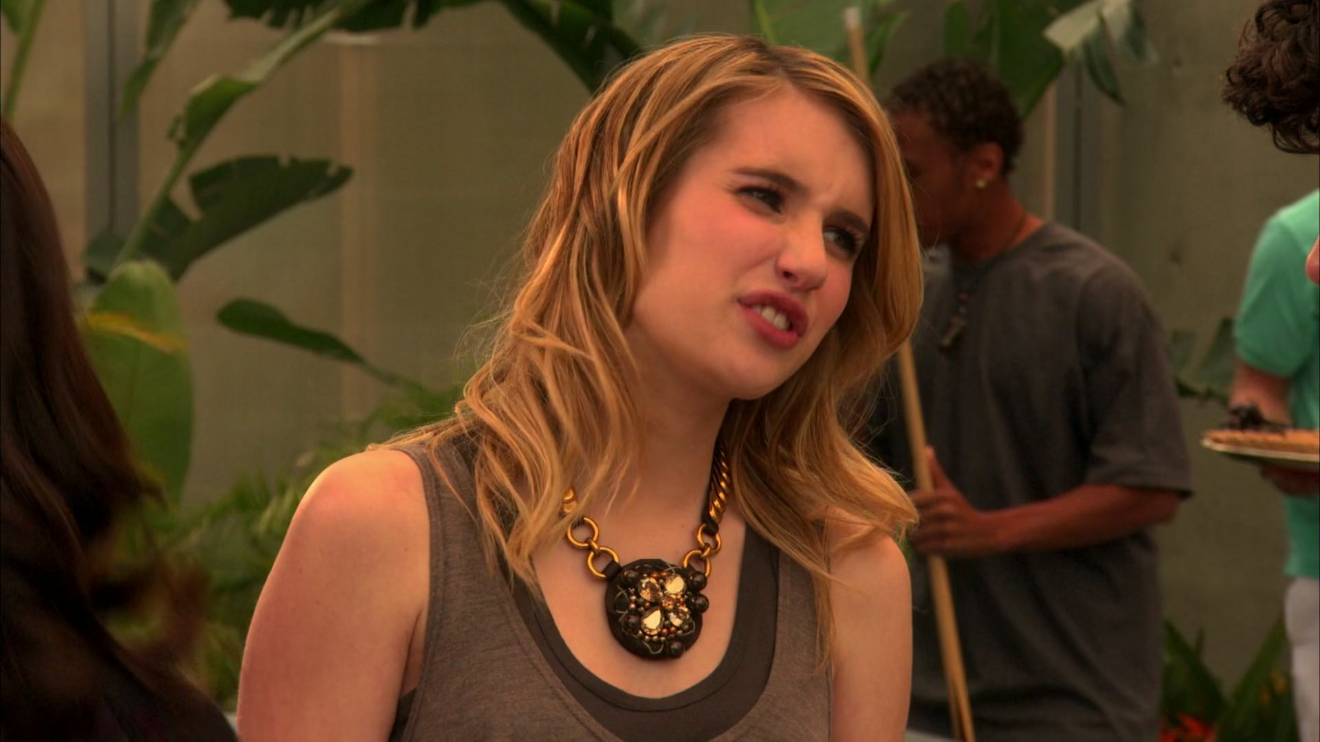 Jonas_S02E01_House_Party_1080p_001905.jpg