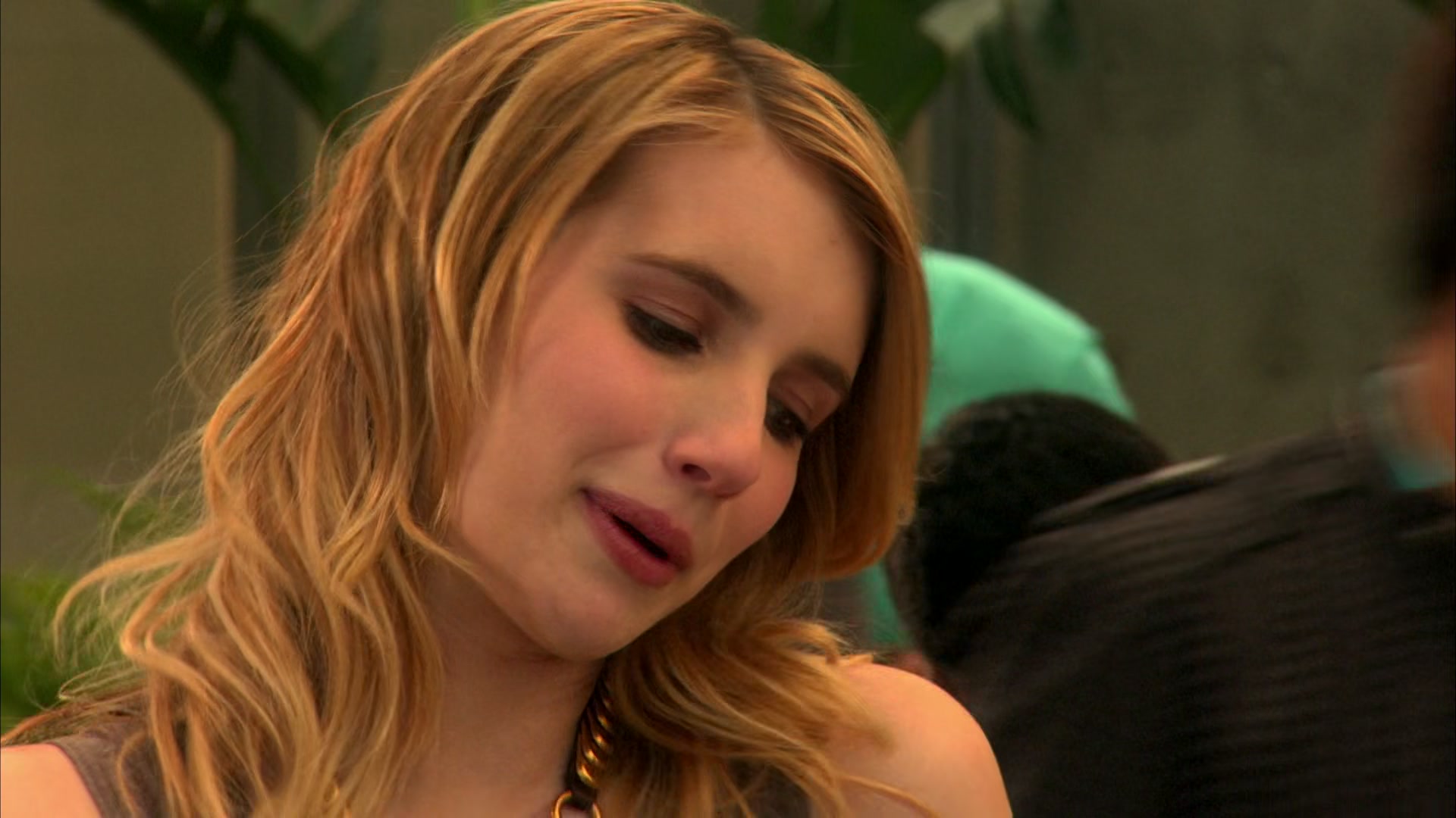 Jonas_S02E01_House_Party_1080p_001932.jpg