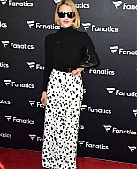 iheartemmaroberts_fanaticssuperbowl26_281829.jpg