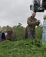 iheartemmaroberts_thehunt_bts_000126.jpg