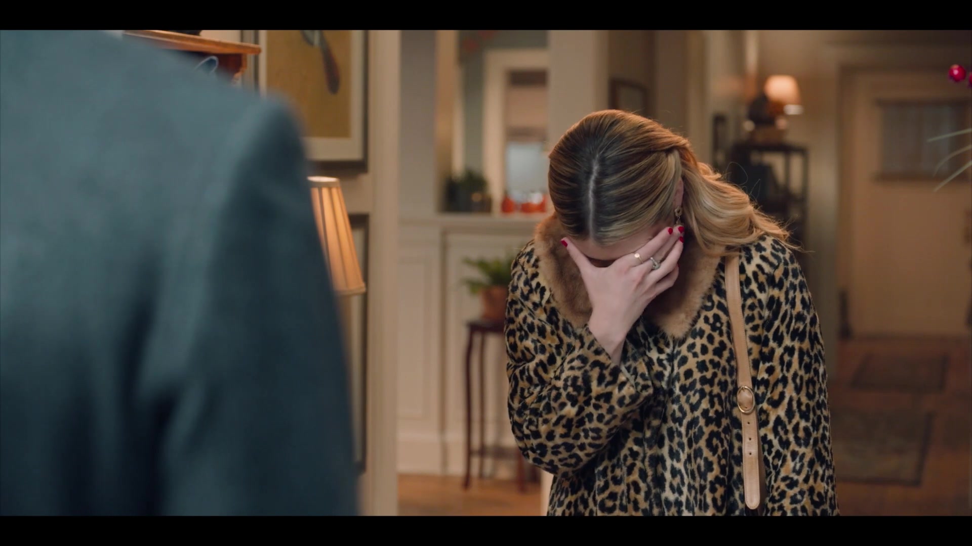 iheartemmaroberts_holidateblooperreel_000050.jpg
