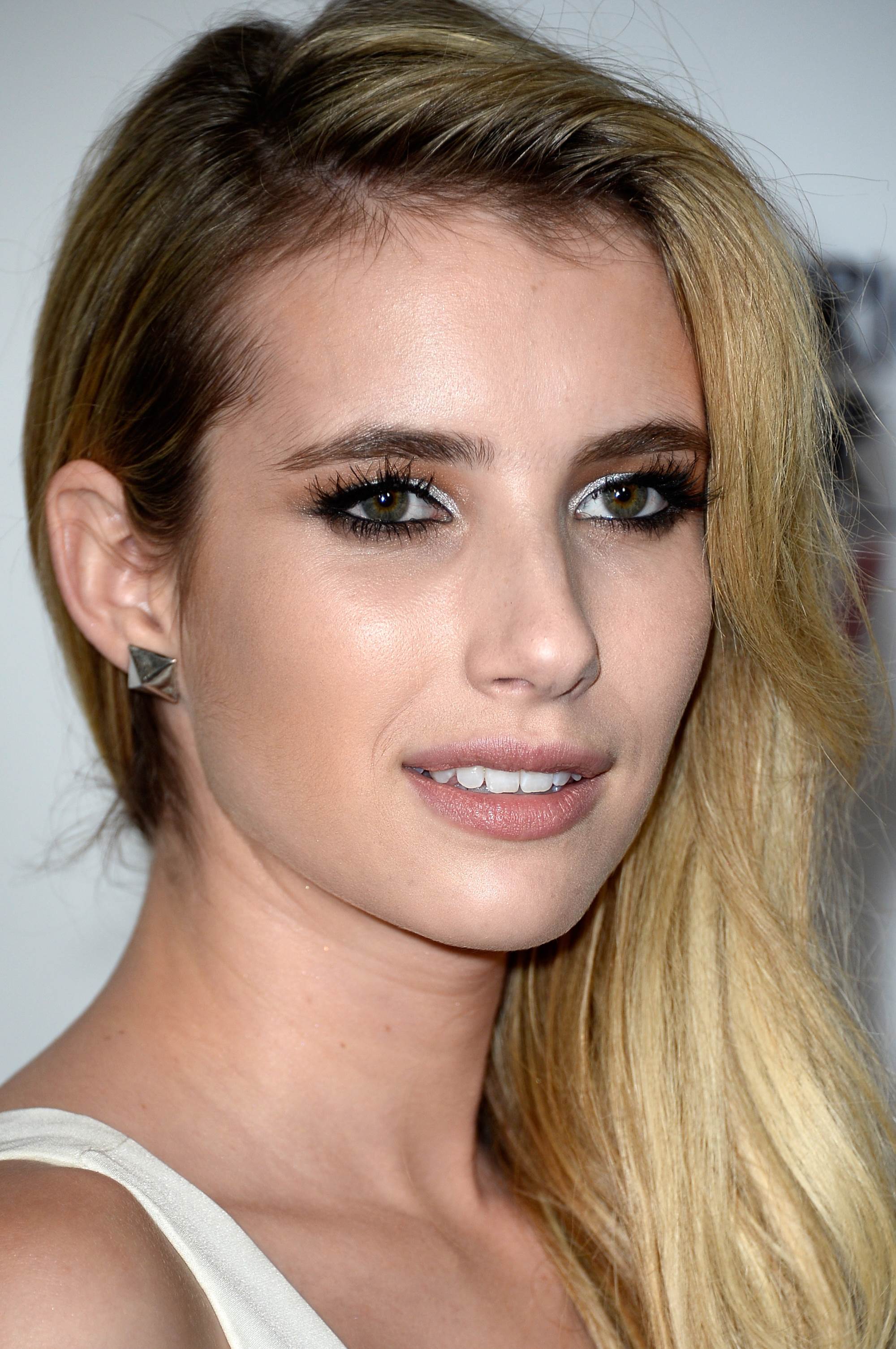 iheartemmaroberts_ahscovenpremiere_281629.jpg