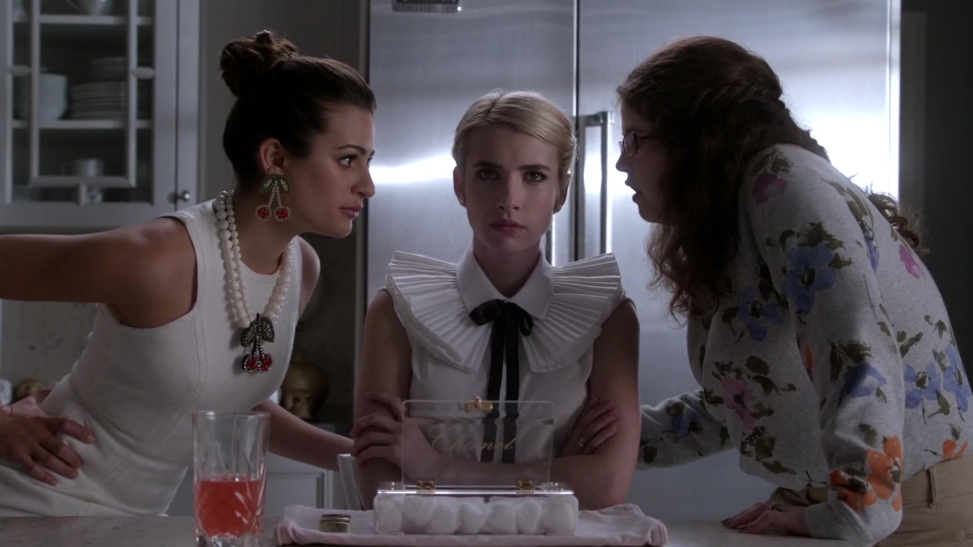 Scream_Queens_2015_S01E05_Pumpkin_Patch_1080p_3551.jpg Scream_Queens_2015_S01E05_Pumpkin_Patch_1080p_3551.jpg