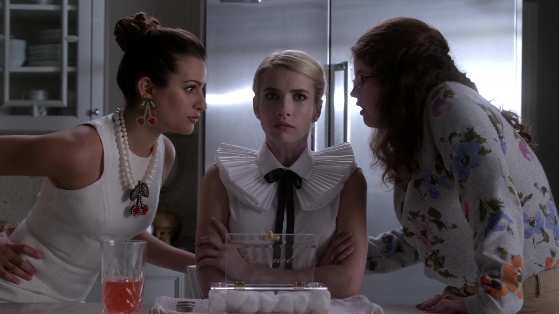 Scream_Queens_2015_S01E05_Pumpkin_Patch_1080p_3555.jpg Scream_Queens_2015_S01E05_Pumpkin_Patch_1080p_3555.jpg
