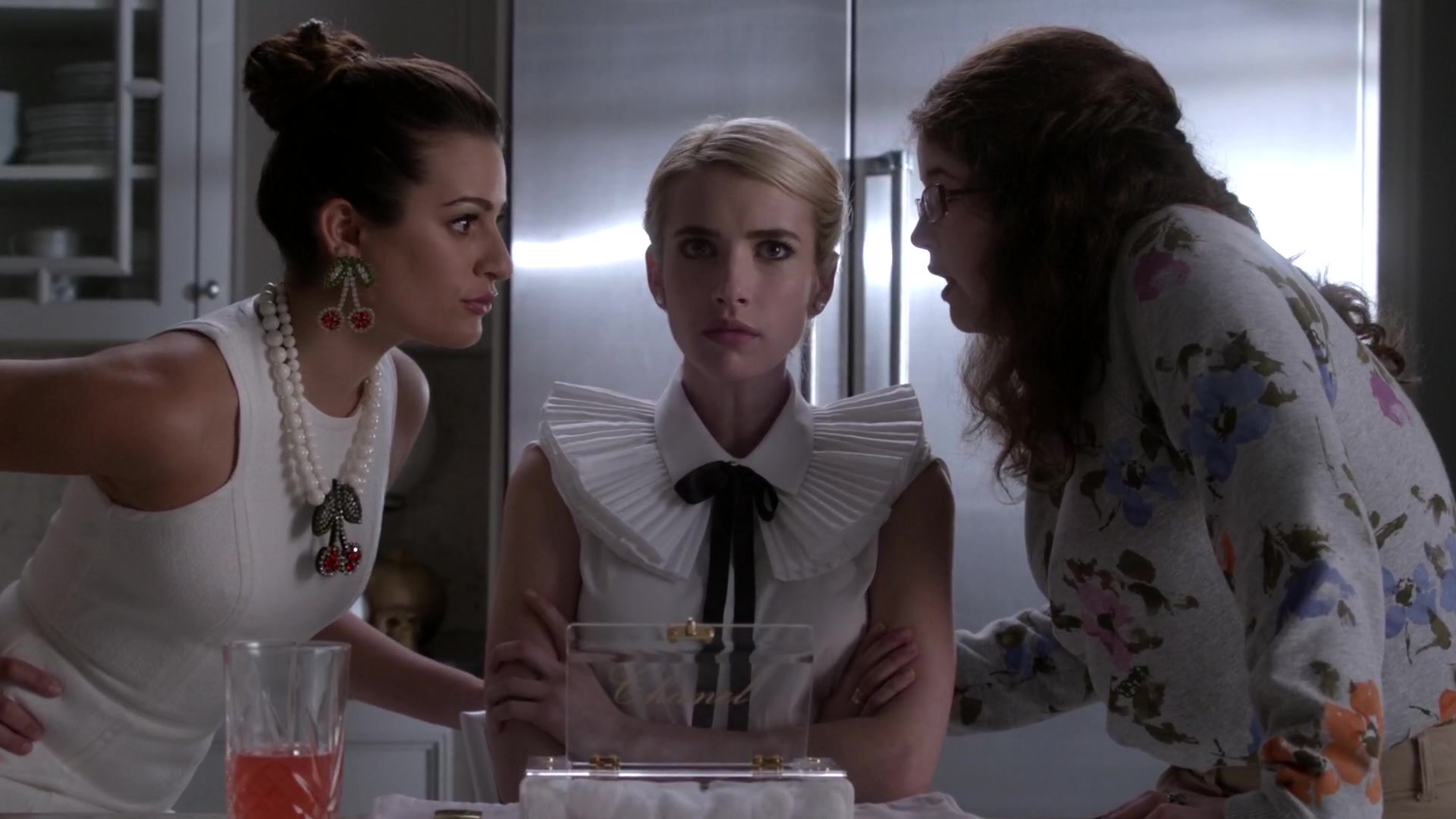 Scream_Queens_2015_S01E05_Pumpkin_Patch_1080p_3561.jpg Scream_Queens_2015_S01E05_Pumpkin_Patch_1080p_3561.jpg