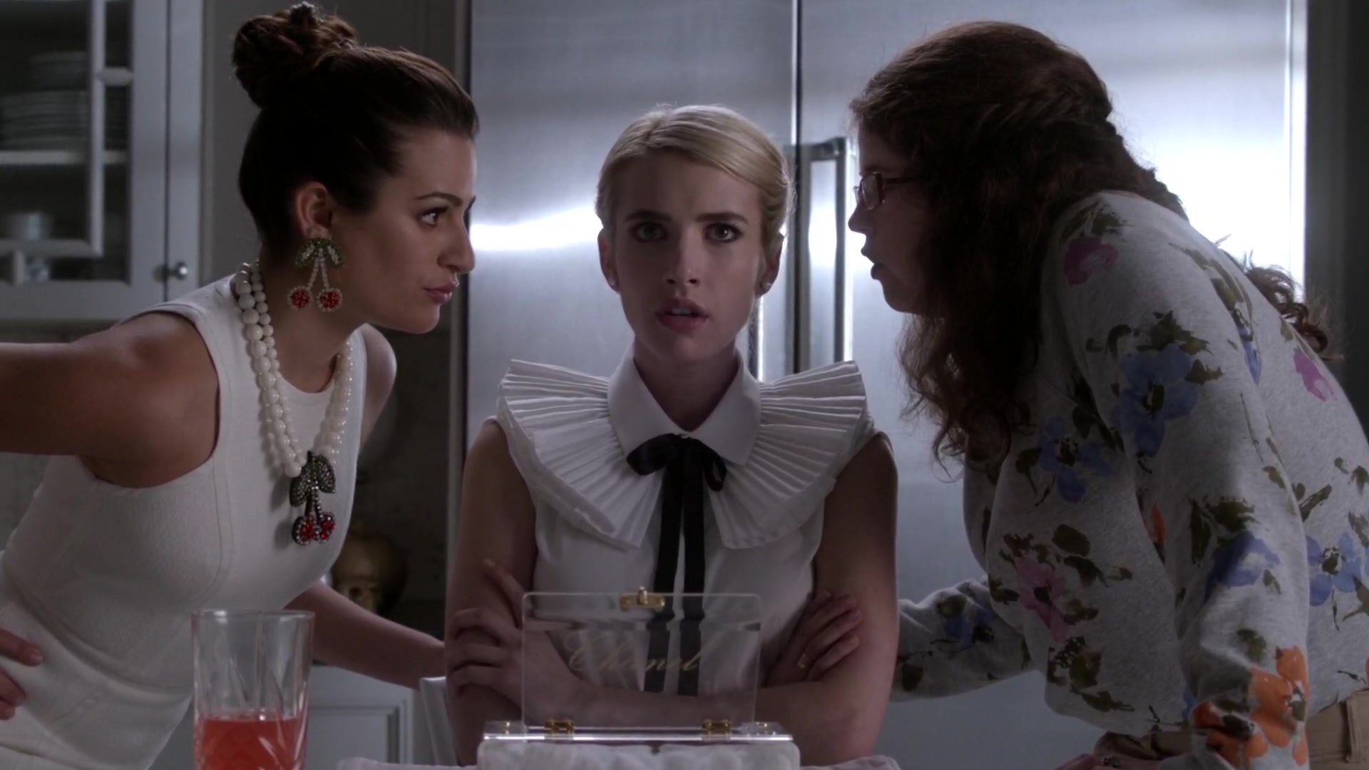 Scream_Queens_2015_S01E05_Pumpkin_Patch_1080p_3564.jpg