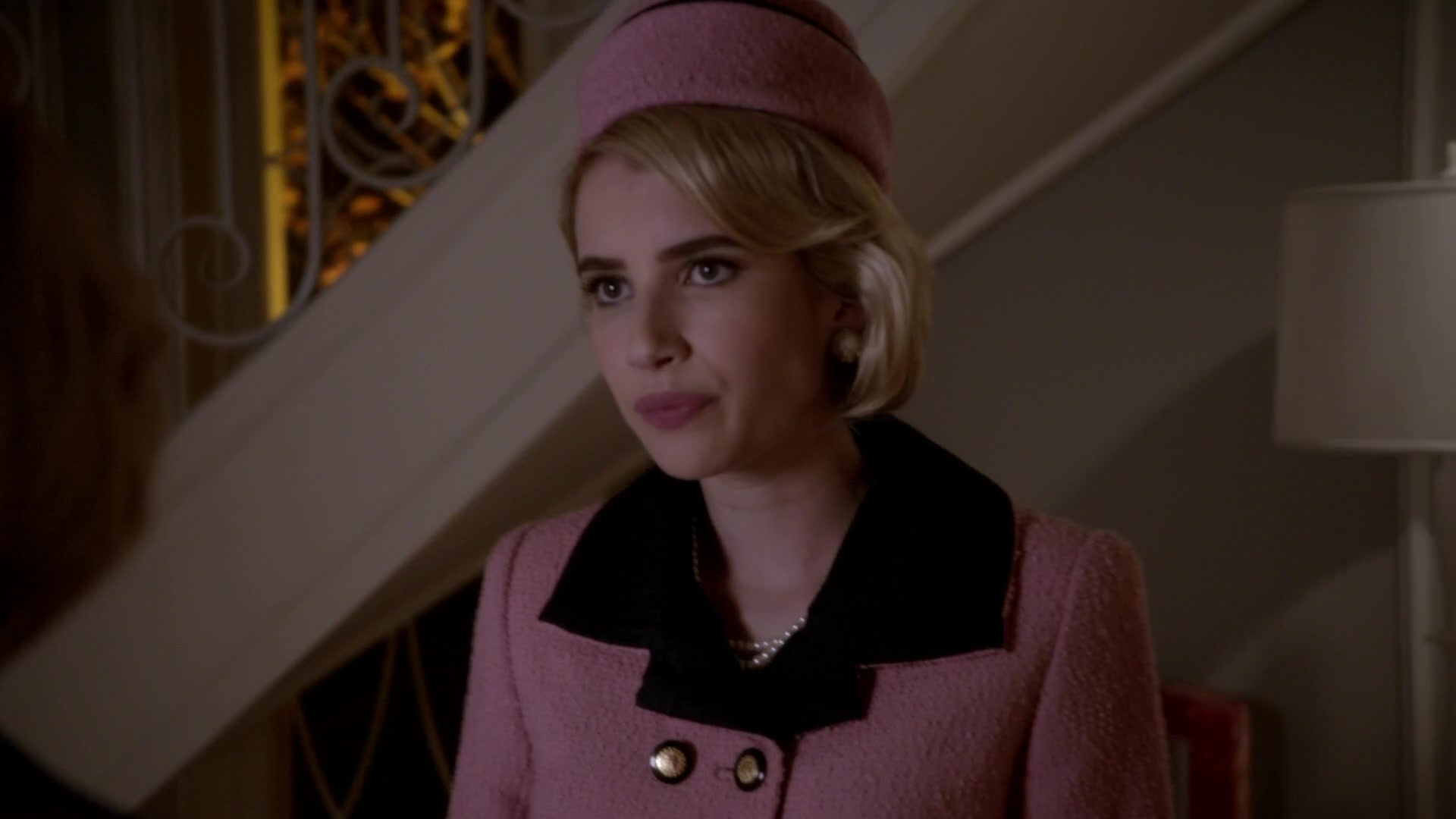 Scream_Queens_2015_S01E05_Pumpkin_Patch_1080p_3612.jpg