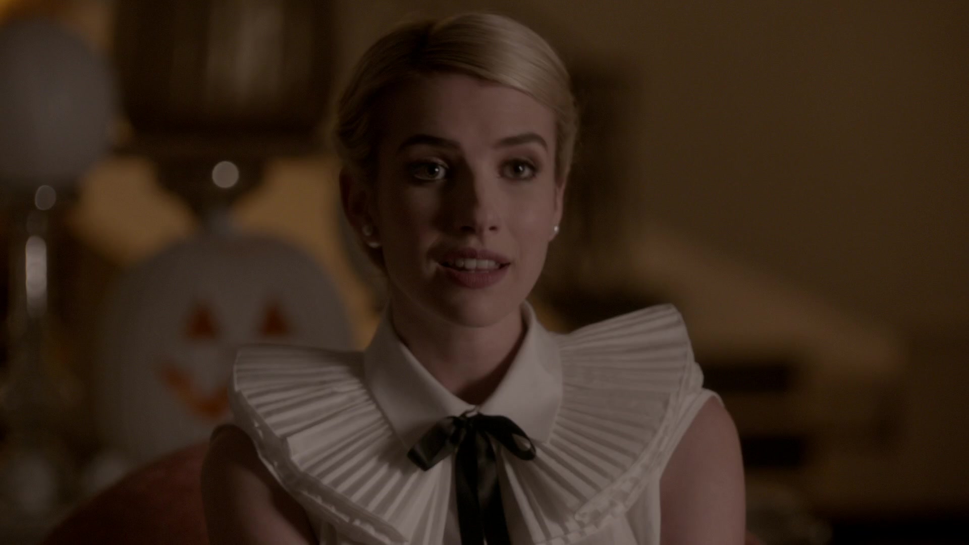 Scream_Queens_2015_S01E05_Pumpkin_Patch_1080p_5708.jpg