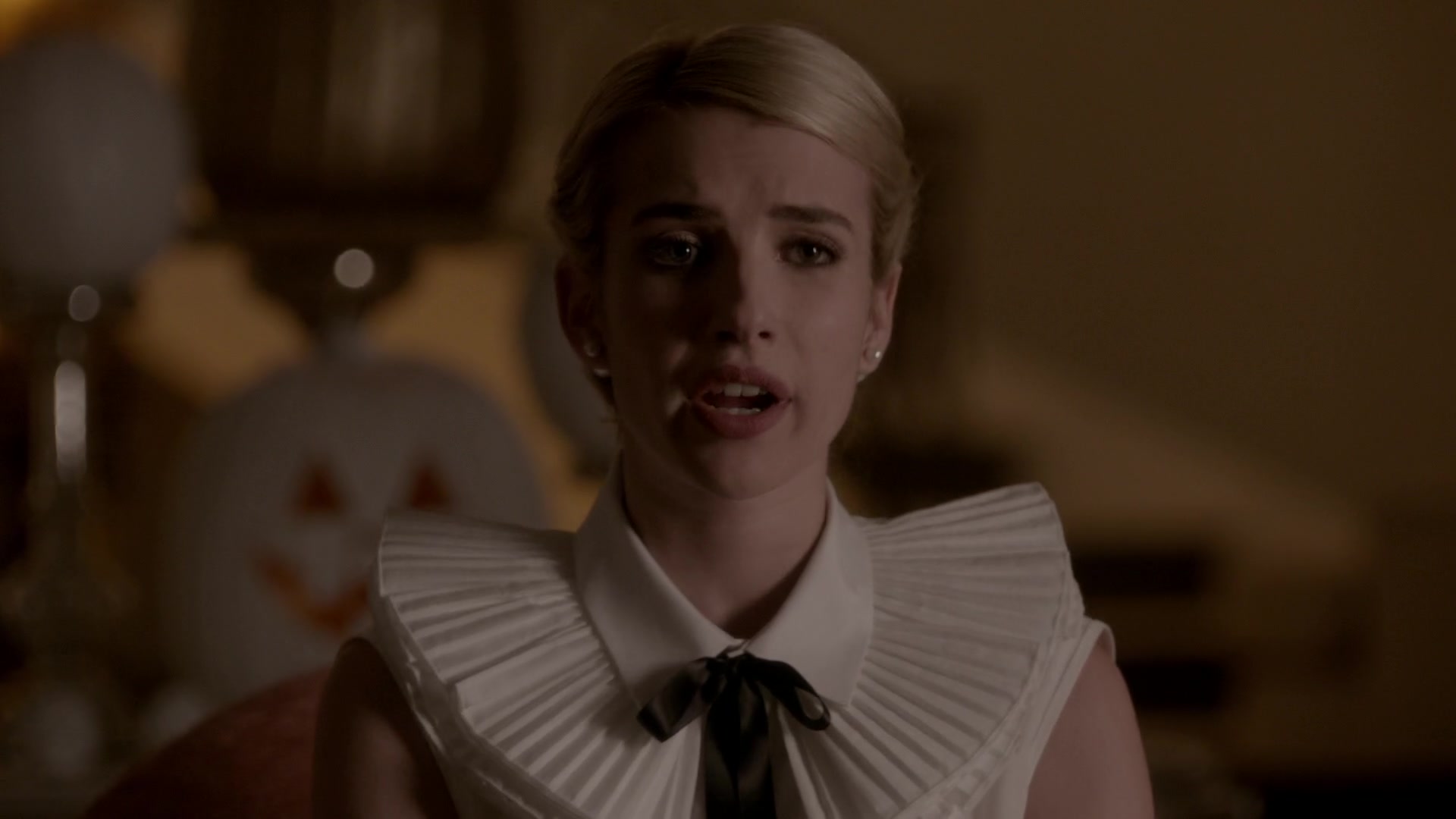 Scream_Queens_2015_S01E05_Pumpkin_Patch_1080p_5775.jpg