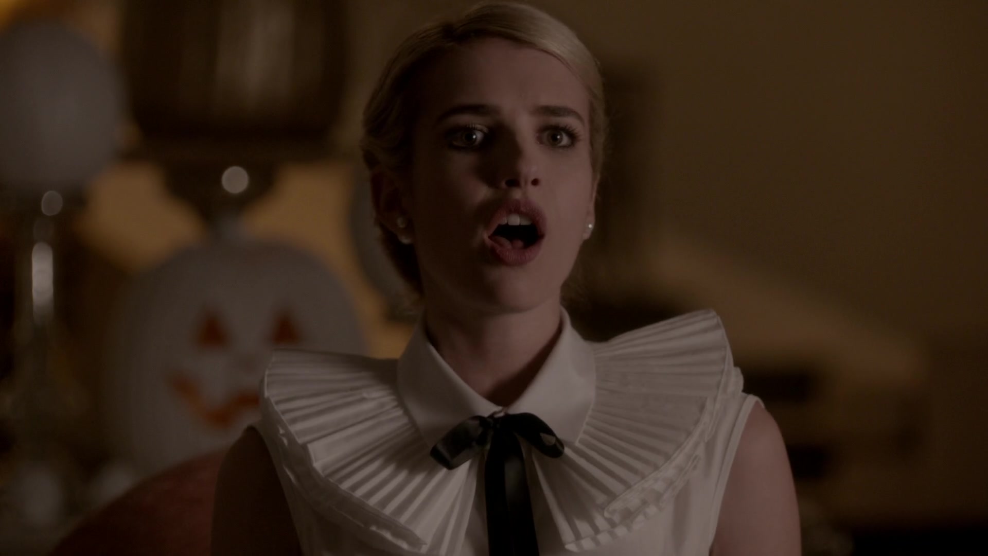 Scream_Queens_2015_S01E05_Pumpkin_Patch_1080p_5976.jpg