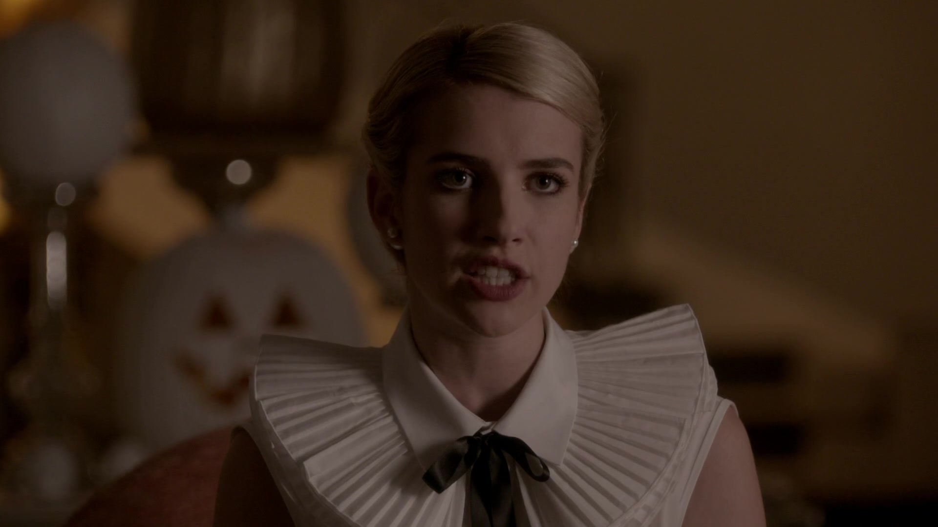 Scream_Queens_2015_S01E05_Pumpkin_Patch_1080p_5988.jpg