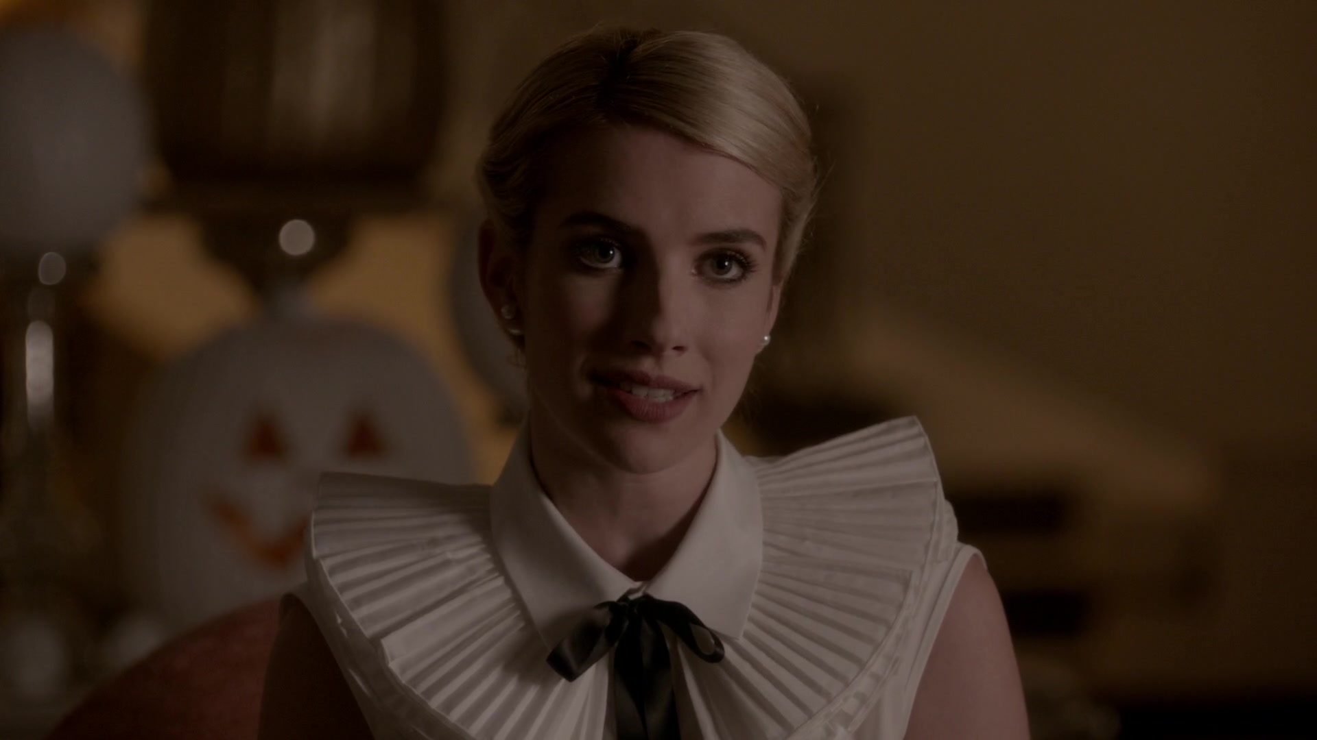 Scream_Queens_2015_S01E05_Pumpkin_Patch_1080p_5998.jpg