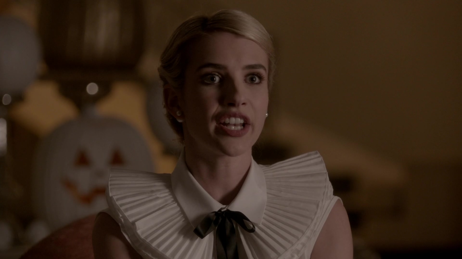Scream_Queens_2015_S01E05_Pumpkin_Patch_1080p_6035.jpg