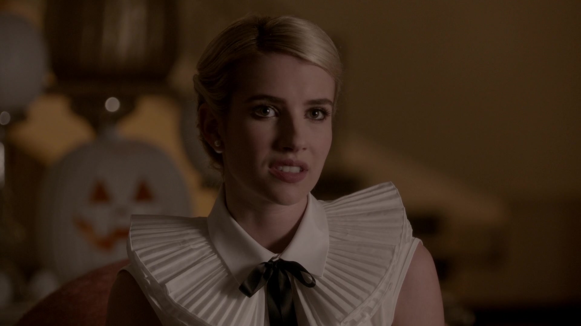 Scream_Queens_2015_S01E05_Pumpkin_Patch_1080p_6057.jpg