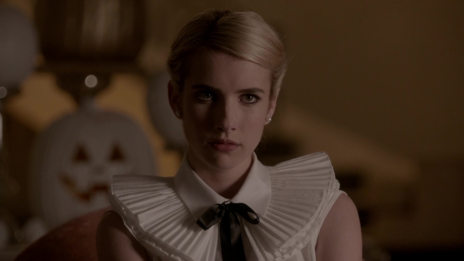 Scream_Queens_2015_S01E05_Pumpkin_Patch_1080p_6065.jpg