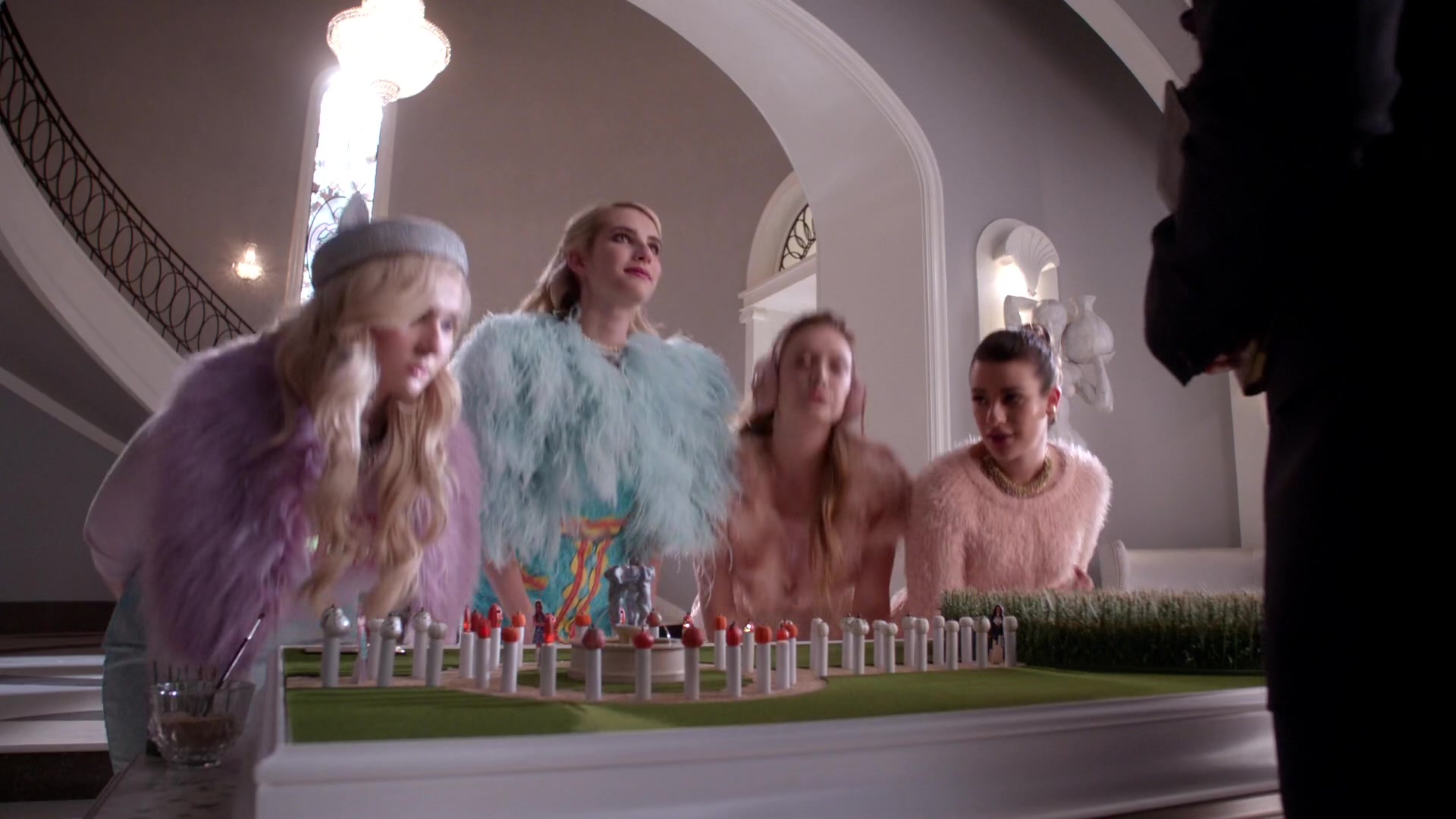 Scream_Queens_2015_S01E05_Pumpkin_Patch_1080p__0141.jpg