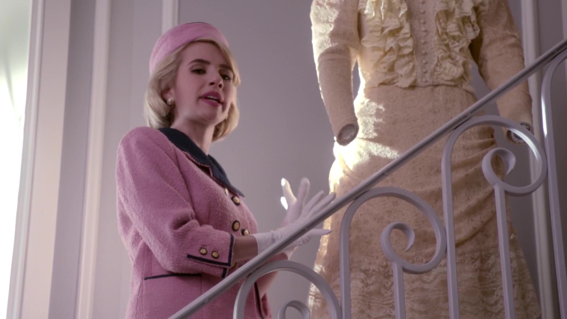 Scream_Queens_2015_S01E05_Pumpkin_Patch_1080p__0443.jpg