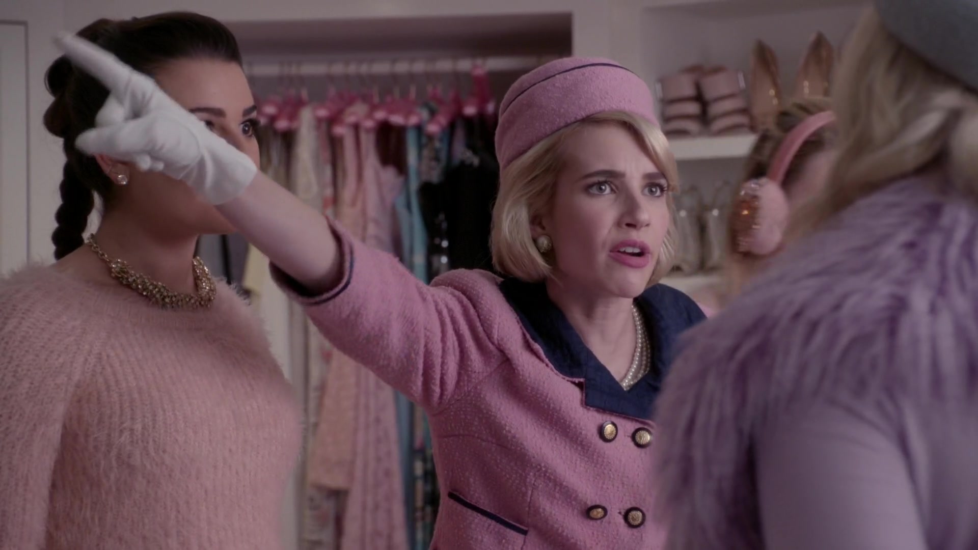 Scream_Queens_2015_S01E05_Pumpkin_Patch_1080p__0640.jpg